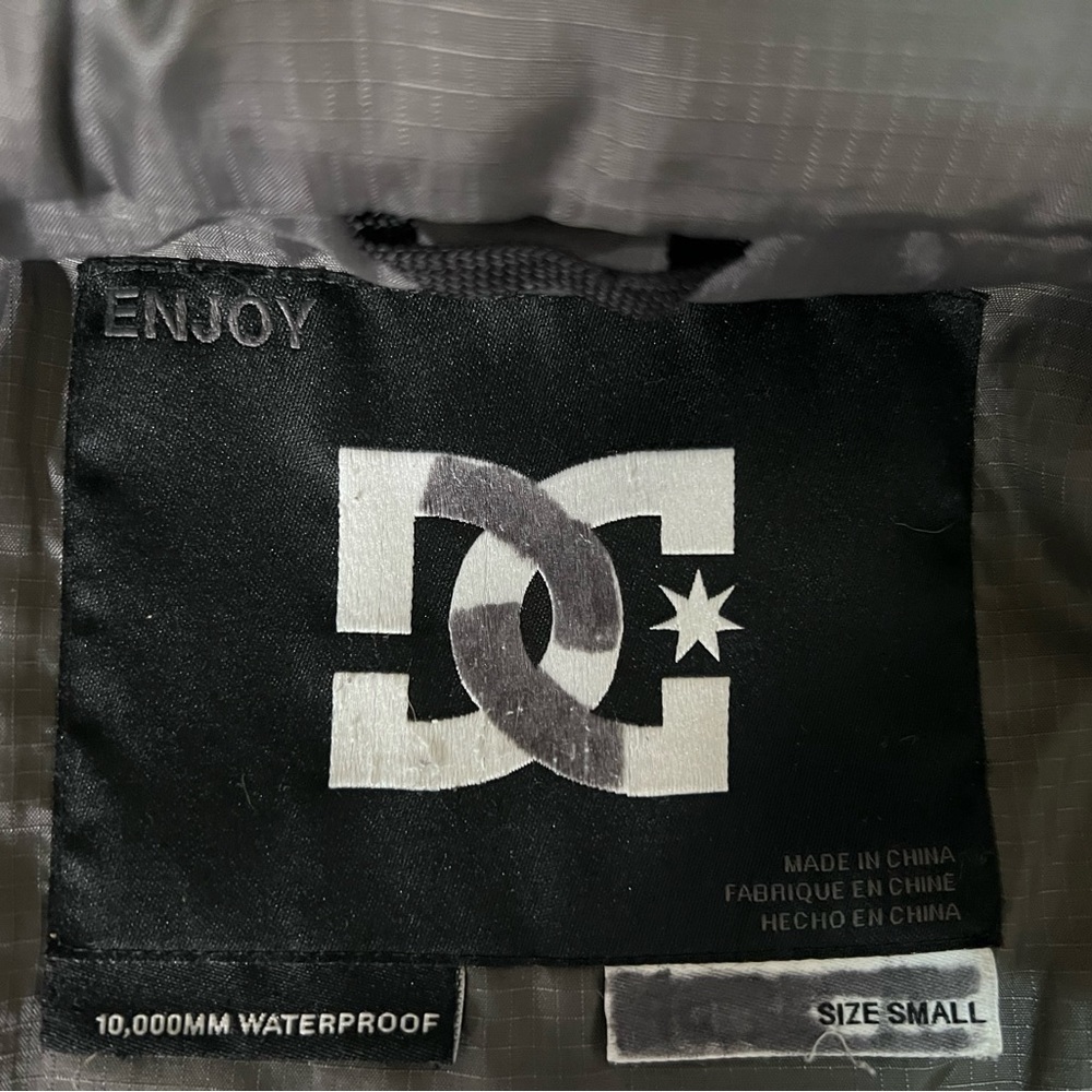 DC Ski/ Snowboard Jacket - Picture 3 of 14